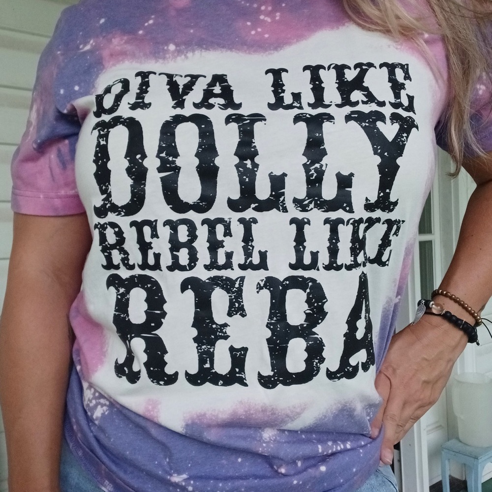 Diva like Dolly, rebel like Reba